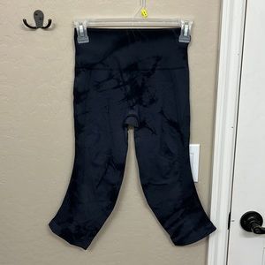 LULULEMON black/dark blue capris